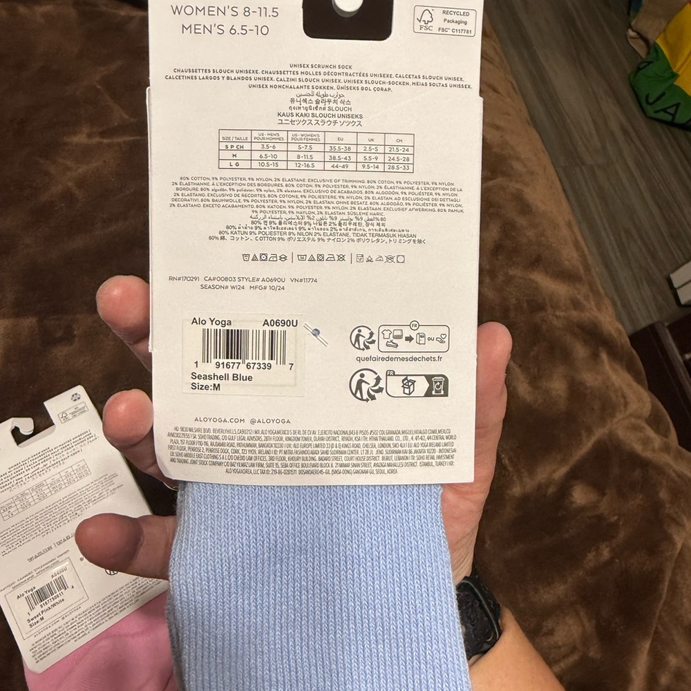 2 pairs of NWT ALO Yoga Pink & Light Blue Unisex Casual Socks - Picture 7 of 9
